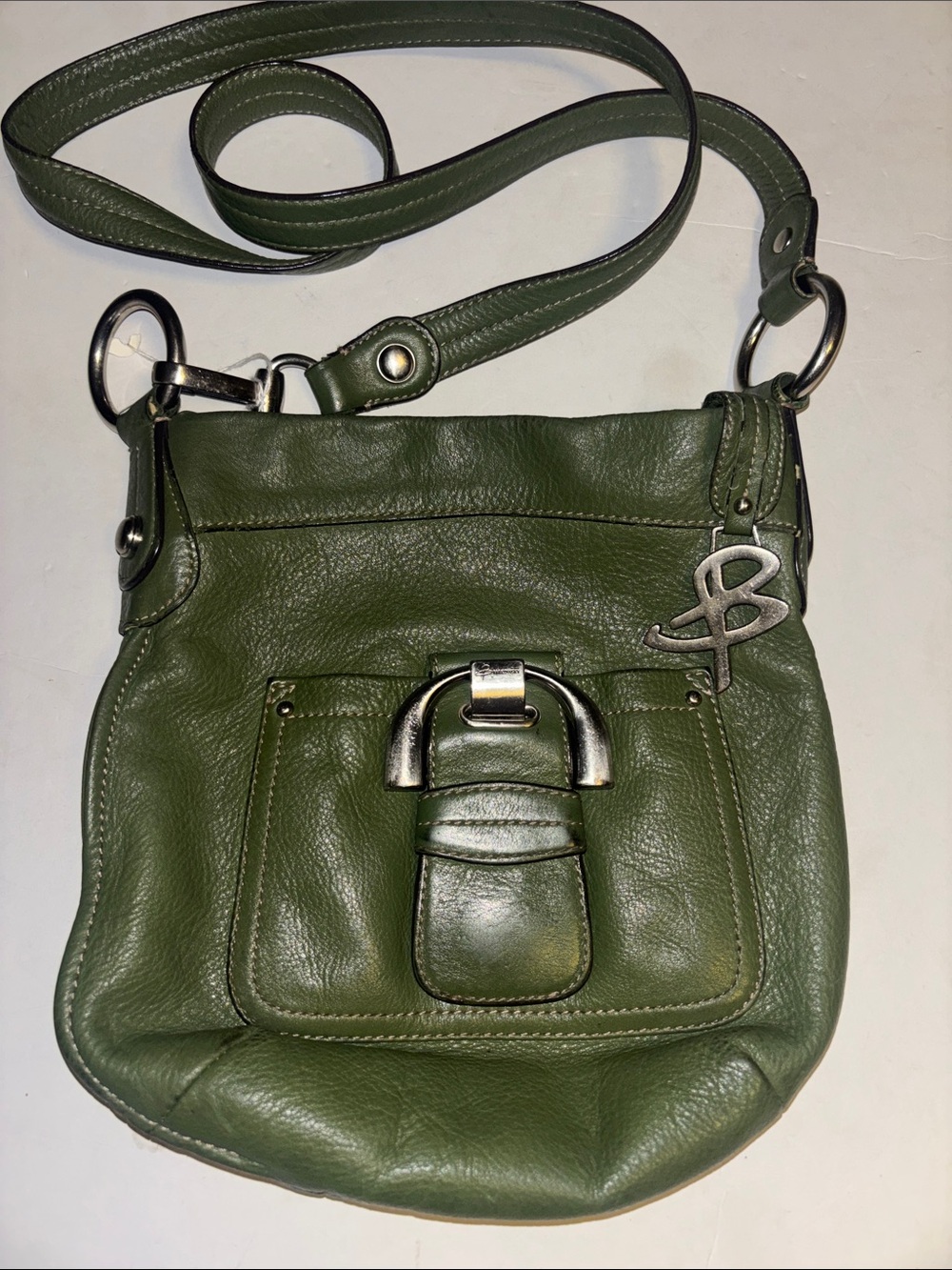 B MAKOWSKY OLIVE GREEN LEATHER CROSSBODY SILVER HARDWARE WITH B HANG TAG